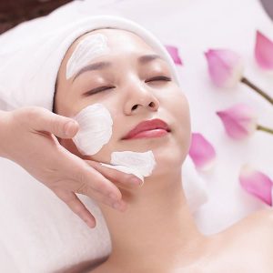 2025 với sự trỗi dậy của làm đẹp tận nhà dành riêng cho thế hệ mới