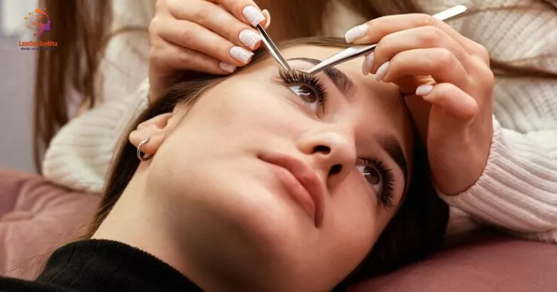 Bí quyết chọn chuyên viên nối mi uy tín