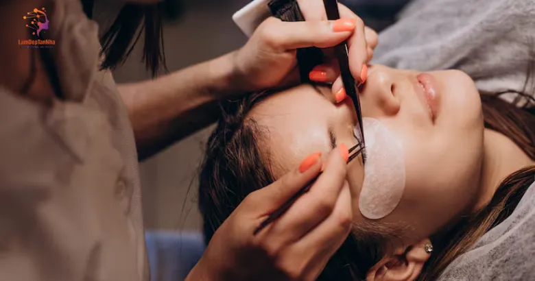 Các ưu đãi và gói dịch vụ nối mi tận nhà hấp dẫn