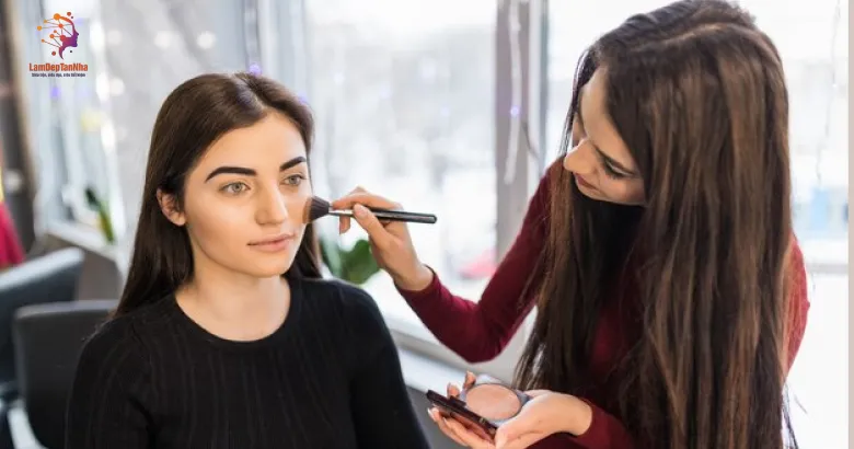 Chuyên viên makeup tận nơi mang đến phong cách cá nhân hóa