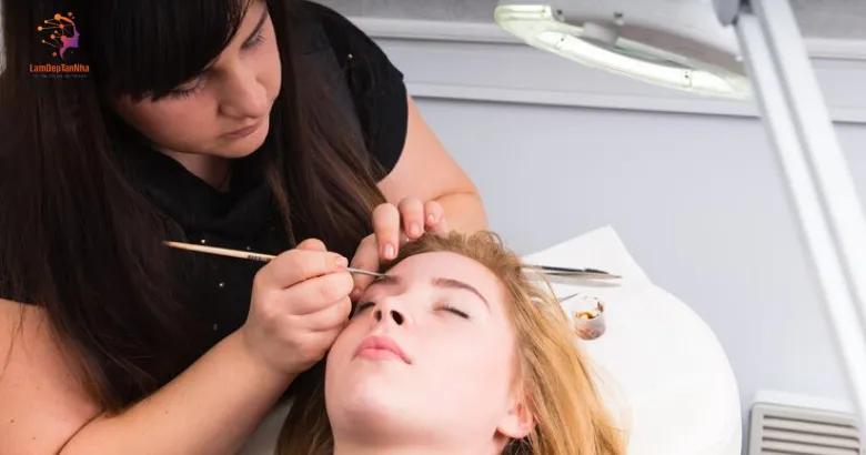 Kinh nghiệm lựa chọn chuyên viên nối mi tận nhà uy tín