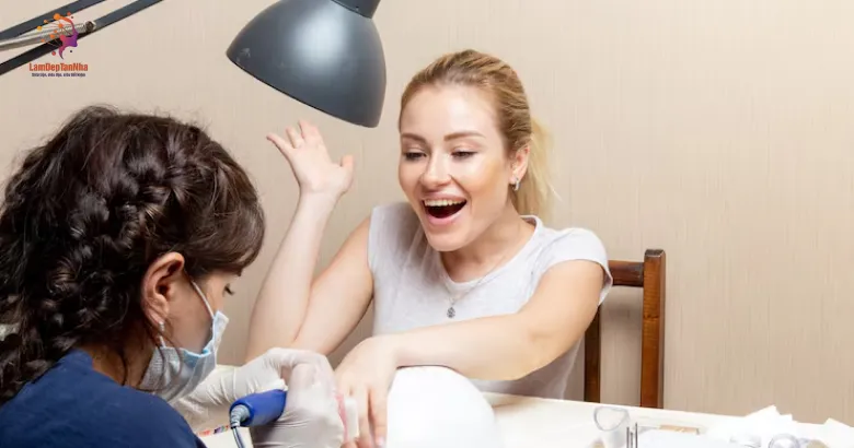 Lợi ích khi chọn chuyên viên nail đến tận nhà làm đẹp