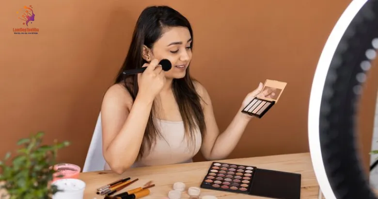 Makeup tận nhà ngày càng được ưa chuộng vì tính riêng tư