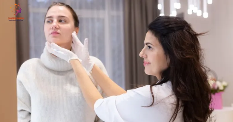 Vì sao nên chọn dịch vụ chăm sóc mụn tận nhà thay vì đến spa?