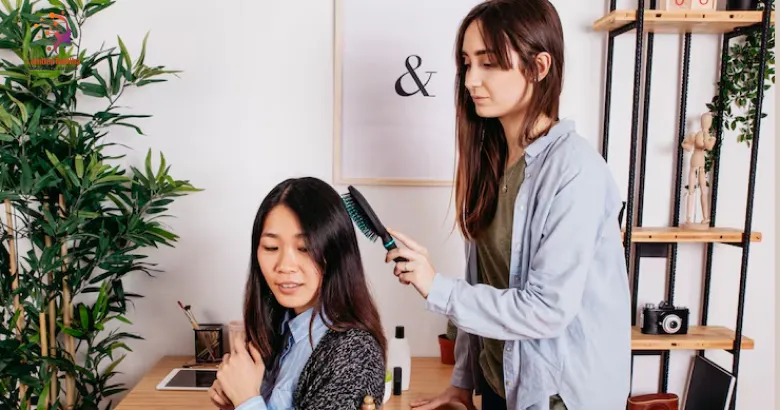 Xu hướng tóc 2025 cắt tận nhà giải pháp mới cho phái đẹp