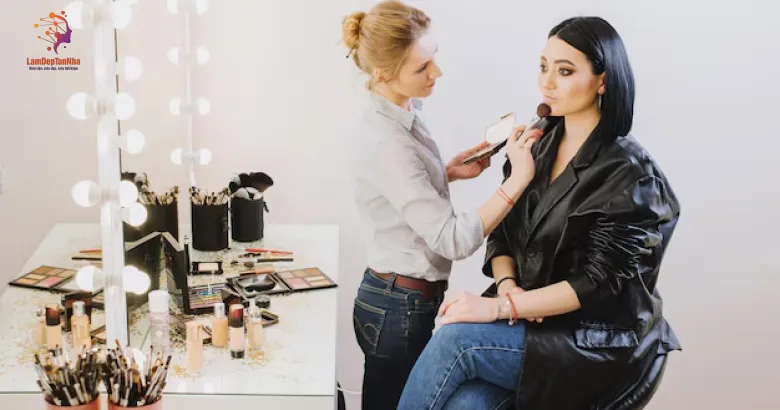Cách chọn chuyên viên trang điểm dự tiệc tận nhà uy tín