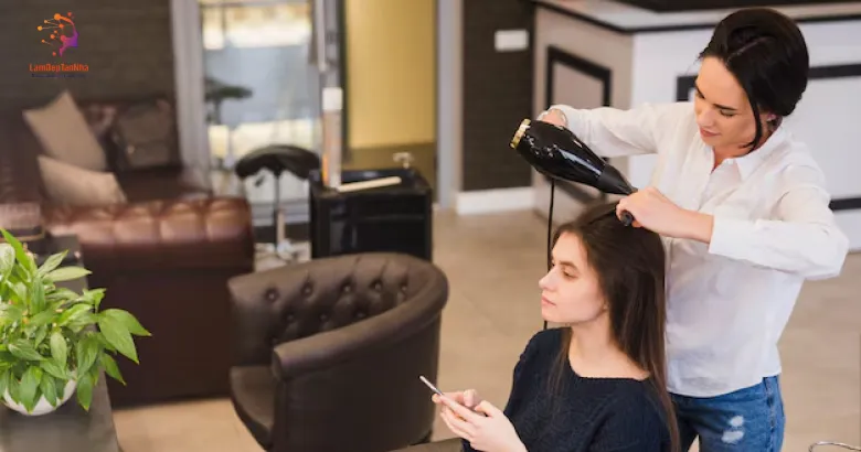 Cách đặt lịch dịch vụ cắt tóc tận nhà uy tín nhất