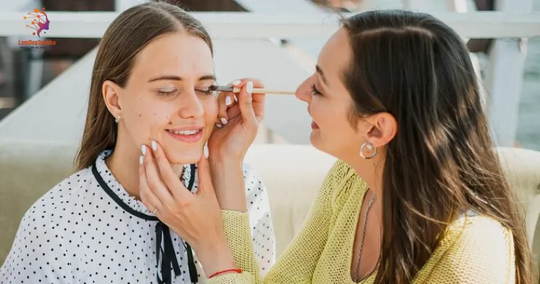 Chia sẻ trải nghiệm khách hàng với dịch vụ trang điểm tận nhà