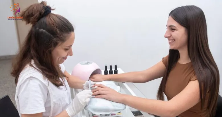 Đặt lịch nhanh chóng để trải nghiệm dịch vụ nail tận nhà tiện lợi