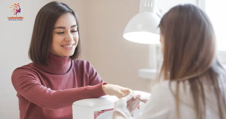Kinh nghiệm đặt dịch vụ mẫu nail 2025 thực hiện ngay tận nhà uy tín