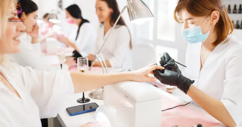 Tiêu chí chọn chuyên viên nail tận nhà uy tín