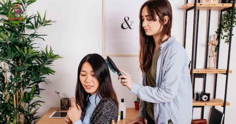Ưu điểm khi chuyên viên phục vụ chăm sóc tóc hư tổn tận nhà