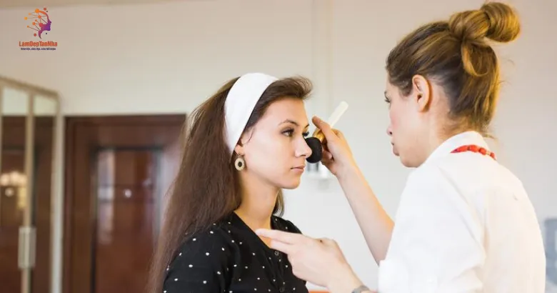 Vì sao nên lựa chọn dịch vụ trang điểm tận nhà?