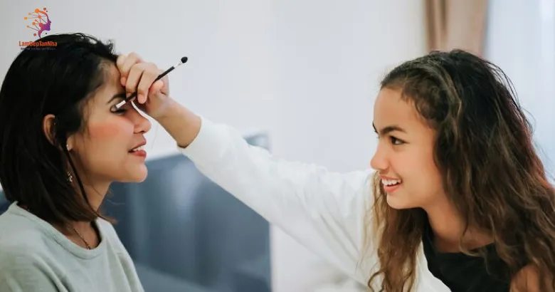 So sánh nối mi tại salon và nối mi tận nhà cho ngày cưới