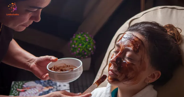 Chuyên viên kinh nghiệm chăm sóc da chuyên sâu