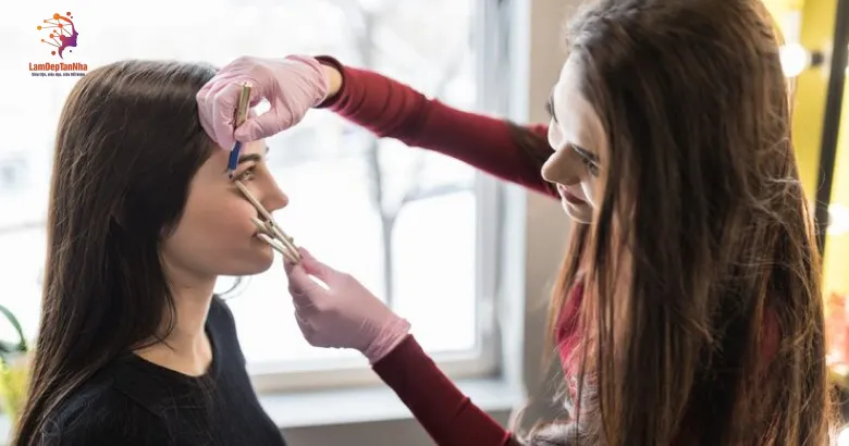 Mẹo chăm sóc mi sau khi chuyên viên nối mi tận nhà hoàn tất